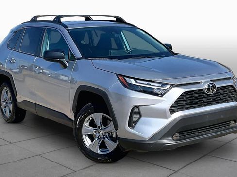 Used 2025 Toyota RAV4 LE AWD/4WD image 3