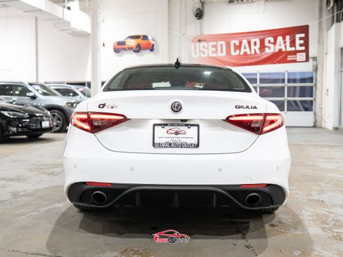 Used 2018 Alfa Romeo Giulia Ti Sport w/ Quick Order Package 22S Sport AWD/4WD image 6