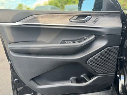 New 2025 Jeep Grand Cherokee L Limited w/ Black Appearance Package image 16