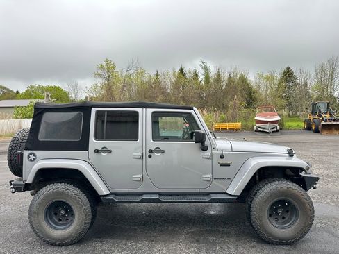 Used 2016 Jeep Wrangler Unlimited Sport AWD/4WD image 12