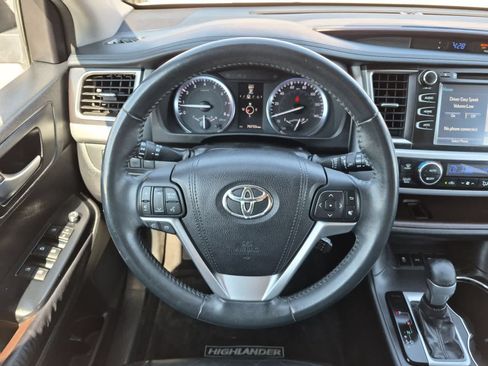 Used 2016 Toyota Highlander XLE AWD/4WD image 24
