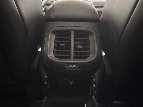 Used 2017 Jeep Cherokee Overland w/ Technology Group AWD/4WD image 22