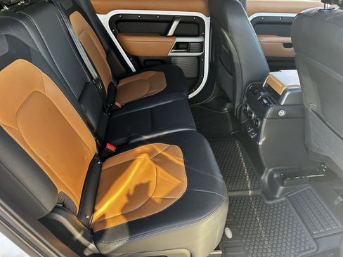 Used 2023 Land Rover Defender 110 X-Dynamic SE image 12