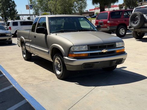Used 2000 Chevrolet S10 Pickup LS w/ Preferred Equipment Group image 4