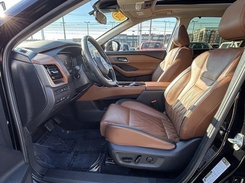 Used 2024 Nissan Rogue Platinum w/ Platinum Premium Package image 10