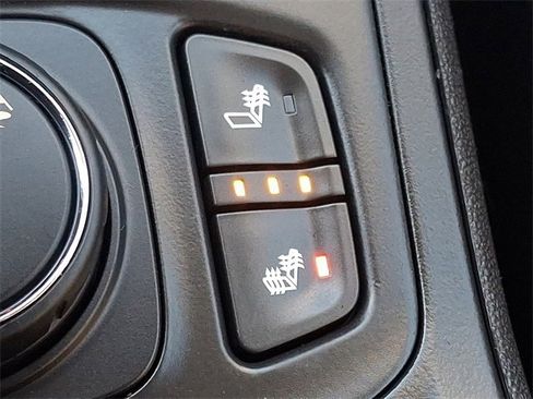 Used 2023 GMC Terrain SLE w/ Driver Convenience Package image 25