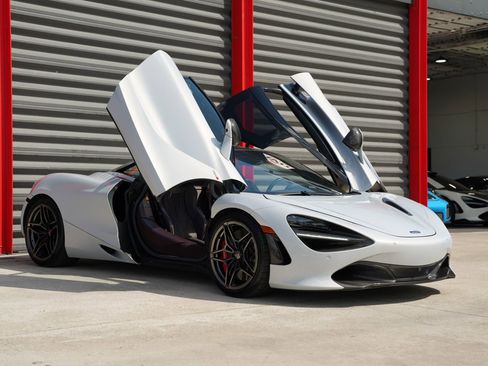 Used 2018 McLaren 720S RWD image 3