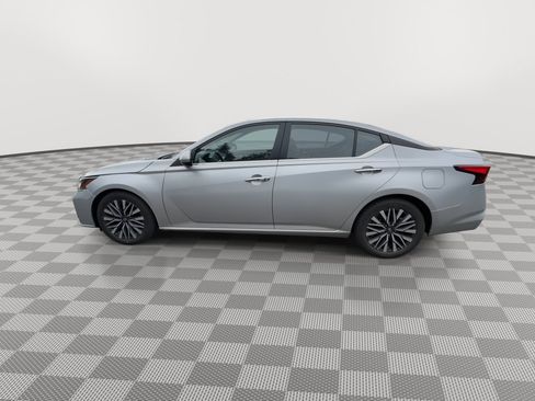 Used 2023 Nissan Altima 2.5 SV FWD image 5