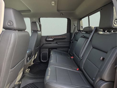 Used 2022 Chevrolet Silverado 1500 LT Trail Boss w/ Convenience Package II image 10