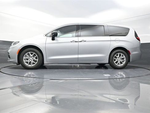 New 2026 Chrysler Pacifica Select image 20