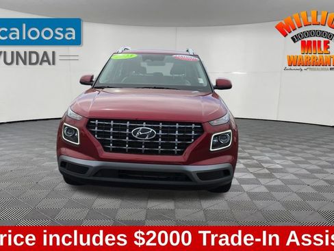 Used 2024 Hyundai Venue Limited image 2