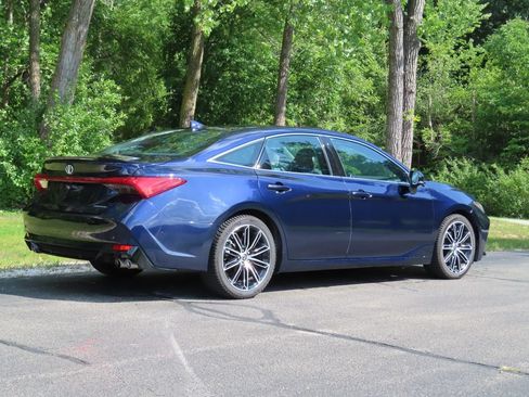 Used 2022 Toyota Avalon Touring w/ Advanced Safety Package FWD image 3