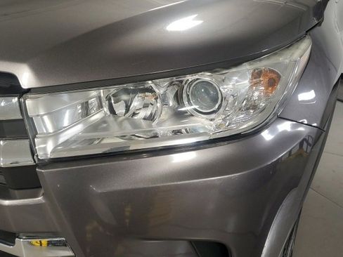 Used 2018 Toyota Highlander LE image 27