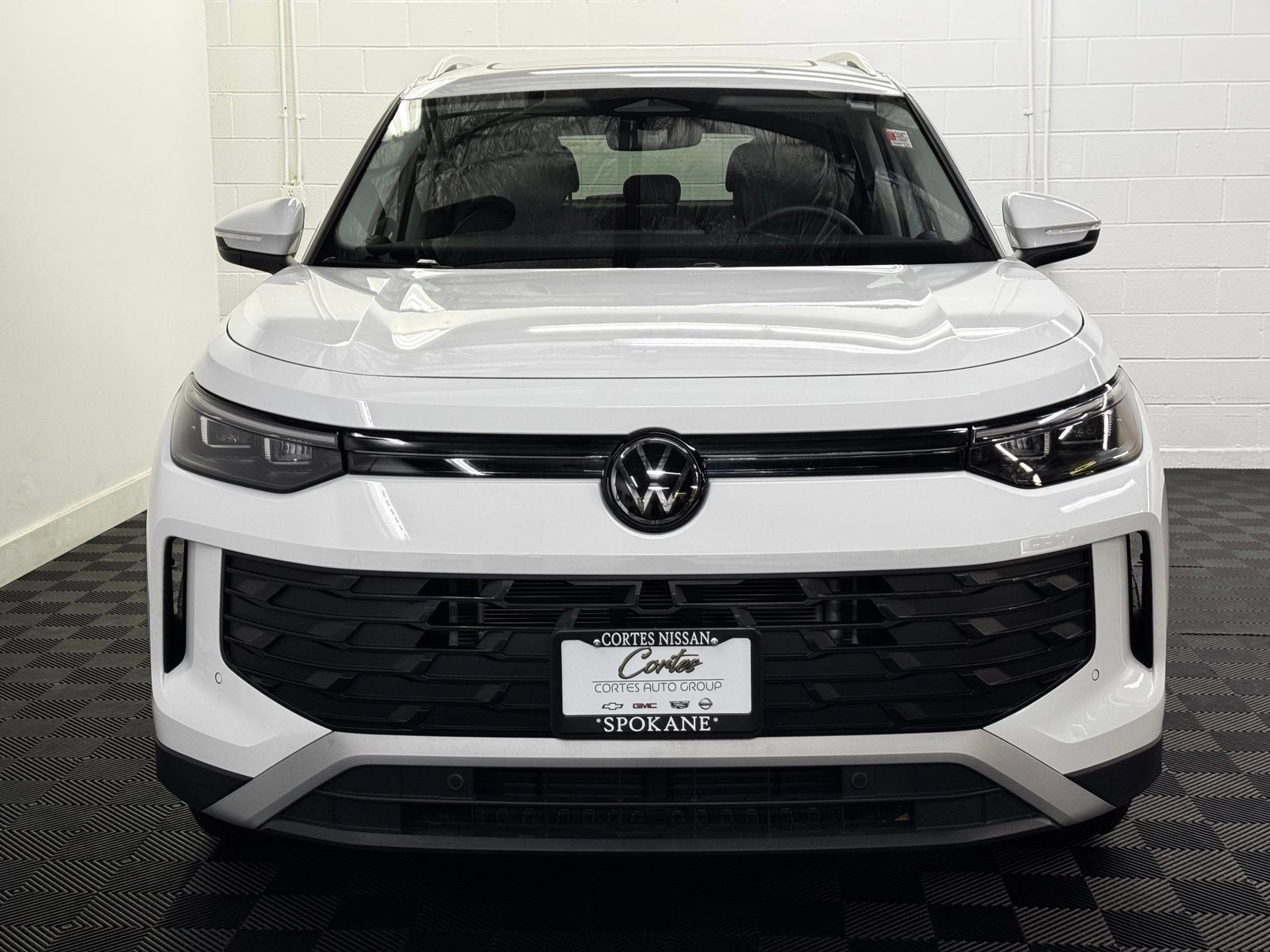 Used 2025 Volkswagen Tiguan SE AWD/4WD image 5