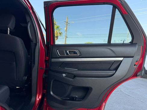 Used 2018 Ford Explorer XLT AWD/4WD image 34