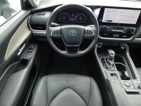 Used 2024 Toyota Grand Highlander AWD image 15