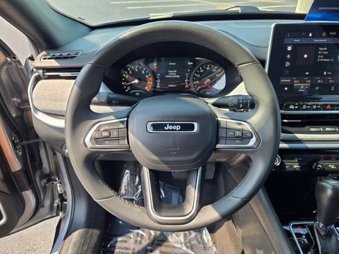 Used 2024 Jeep Compass Latitude AWD/4WD image 30