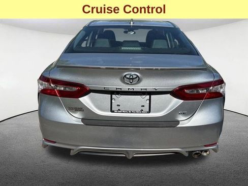 Used 2020 Toyota Camry SE FWD image 10