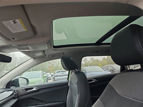 New 2025 Volkswagen Taos SE image 7