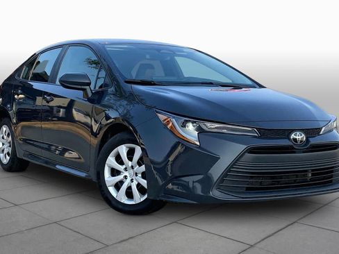 Used 2025 Toyota Corolla LE FWD image 3