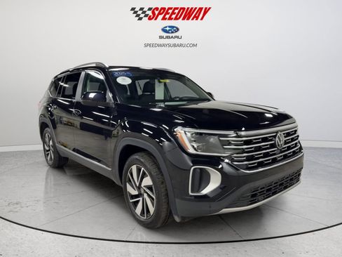 Used 2025 Volkswagen Atlas SEL image 2