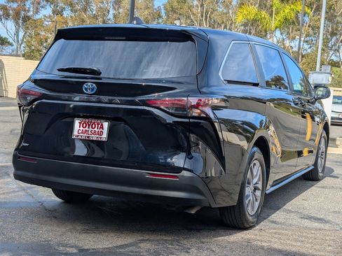 Used 2025 Toyota Sienna LE image 14