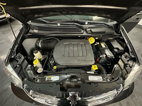 Used 2020 Dodge Grand Caravan SXT image 22