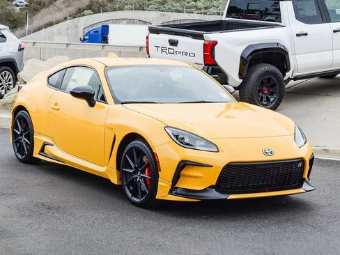 New 2026 Toyota GR86 YUZU Limited image 3