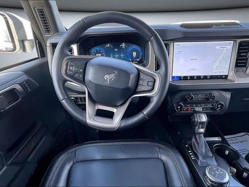 Used 2025 Ford Bronco Outer Banks image 8