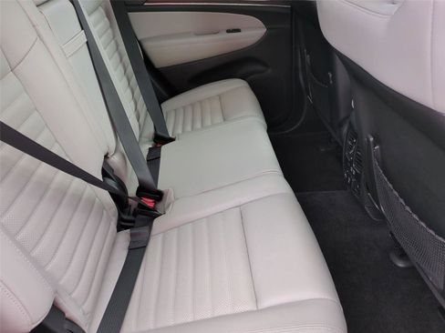 Used 2018 Jeep Grand Cherokee Limited AWD/4WD image 19
