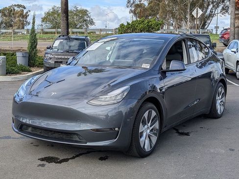 Used 2021 Tesla Model Y Long Range image 5