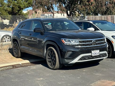 Certified 2023 Volkswagen Atlas Cross Sport SE w/ Panoramic Sunroof Package image 2