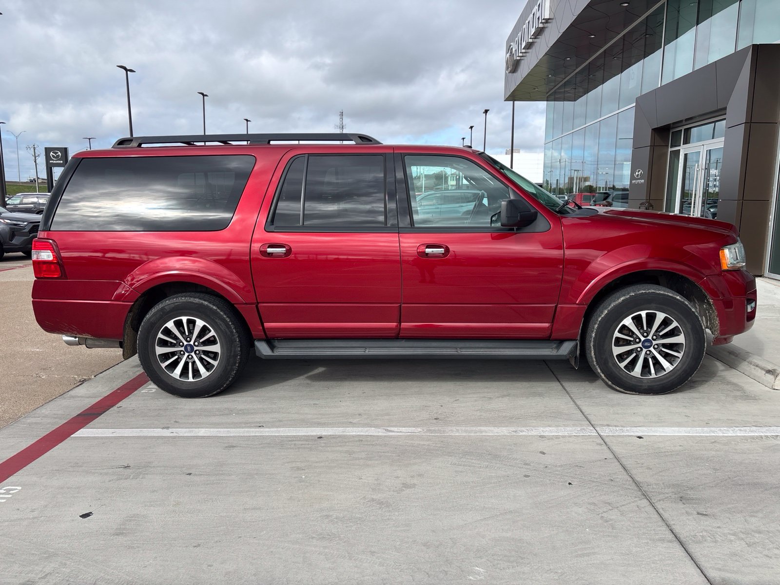 Used 2016 Ford Expedition EL XLT w/ Equipment Group 202A AWD/4WD image 4