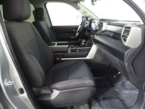 Used 2022 Toyota Tundra SR5 w/ SR5 Convenience Package AWD/4WD image 13