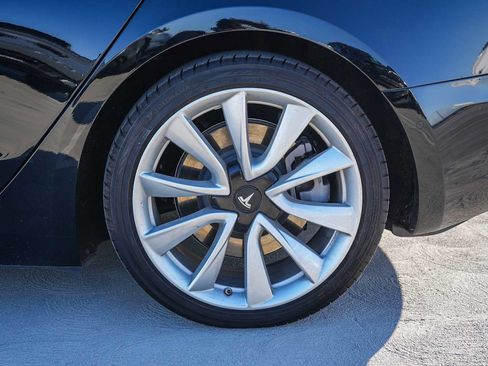Used 2018 Tesla Model 3 Long Range RWD image 11