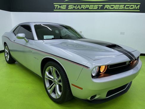Used 2022 Dodge Challenger R/T image 2