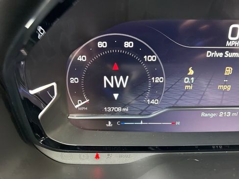 Used 2024 GMC Yukon XL Denali image 27