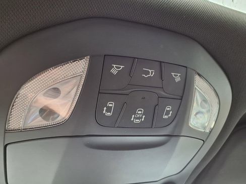 Used 2025 Chrysler Pacifica Limited FWD image 18
