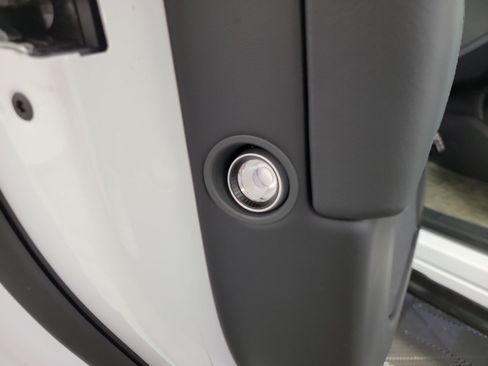 Used 2024 Rivian R1S Adventure AWD/4WD image 32