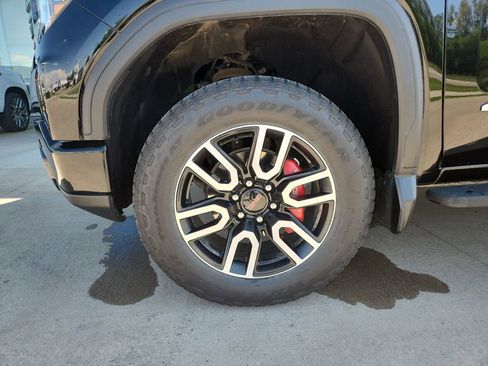 Certified 2024 GMC Sierra 1500 AT4 w/ Technology Package AWD/4WD image 21