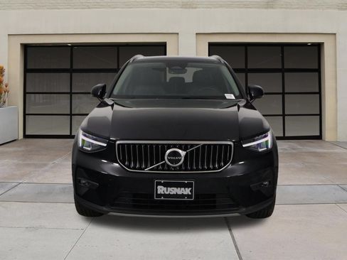 Certified 2025 Volvo XC40 B5 Plus AWD/4WD image 6