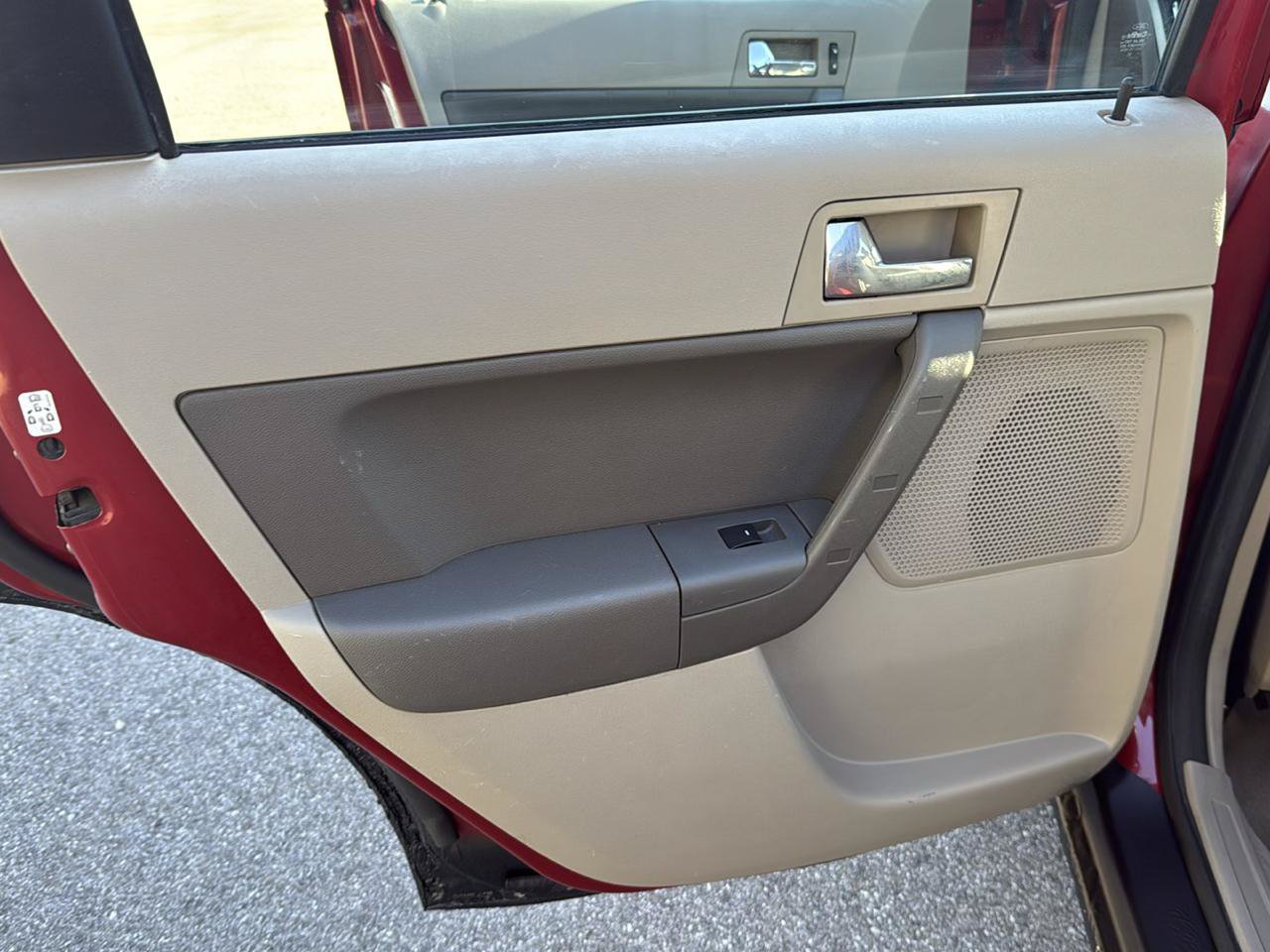 Used 2009 Ford Focus SEL FWD image 19