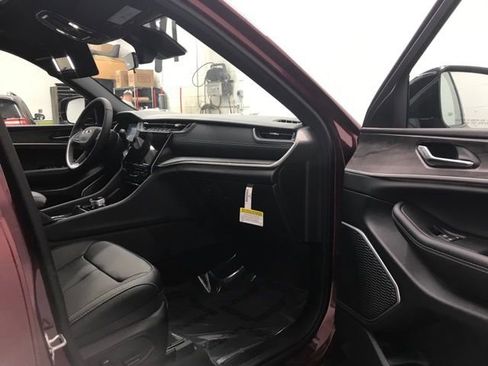 New 2025 Jeep Grand Cherokee Limited 4xe image 34