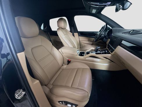 Used 2021 Porsche Cayenne image 28