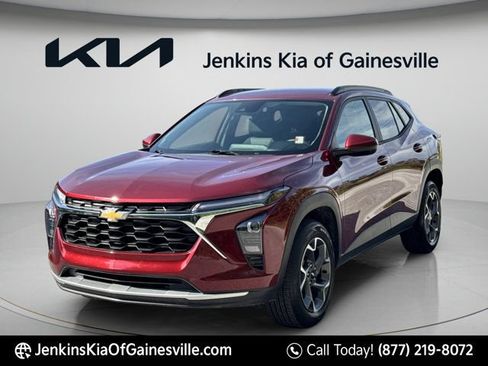 Used 2024 Chevrolet Trax LT w/ Driver Confidence Package FWD image 7
