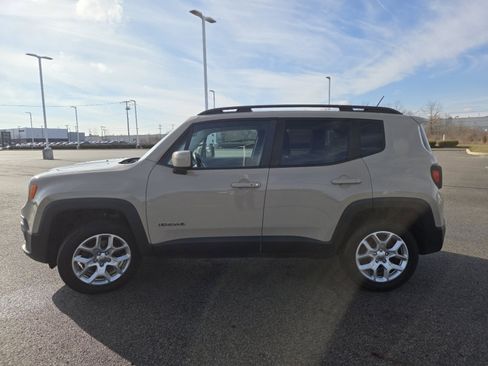 Used 2016 Jeep Renegade Latitude image 16