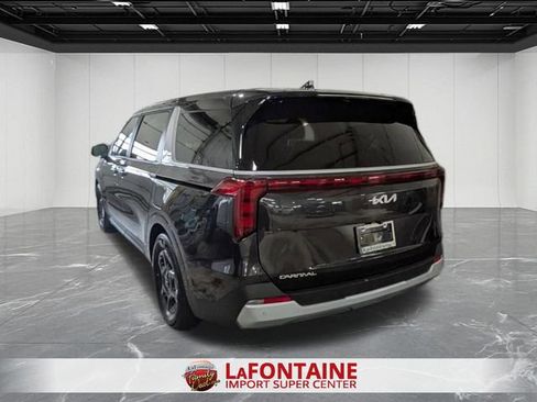 Certified 2025 Kia Carnival FWD image 1