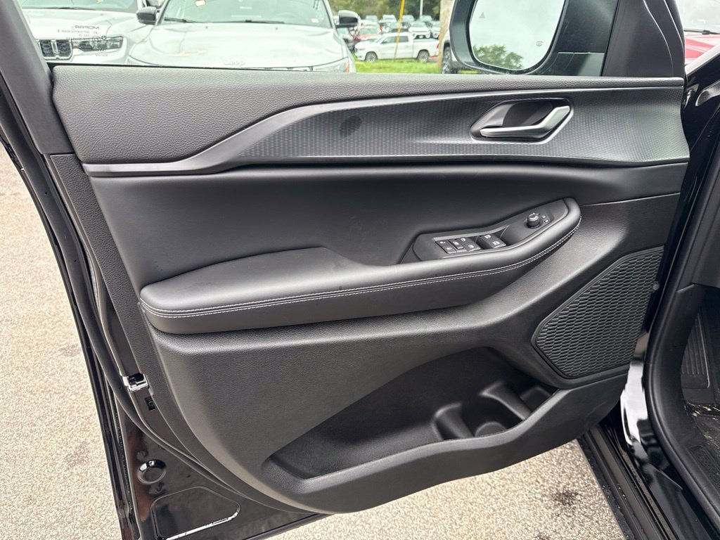 New 2027 Jeep Grand Cherokee Laredo X AWD/4WD image 18
