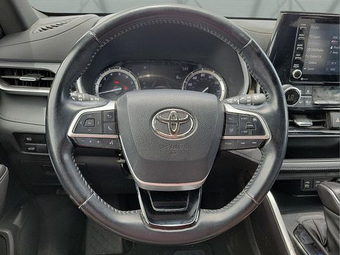 Used 2022 Toyota Highlander XSE FWD image 19