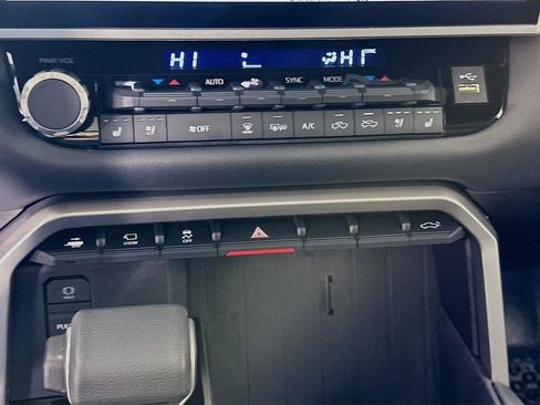 Used 2025 Toyota Tundra Limited image 16